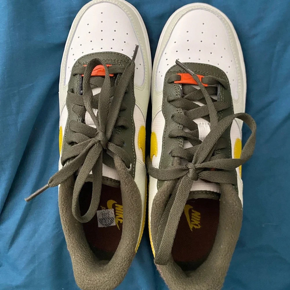 Nike Air Force 1 LV8 Shoes - Picture 4 of 5